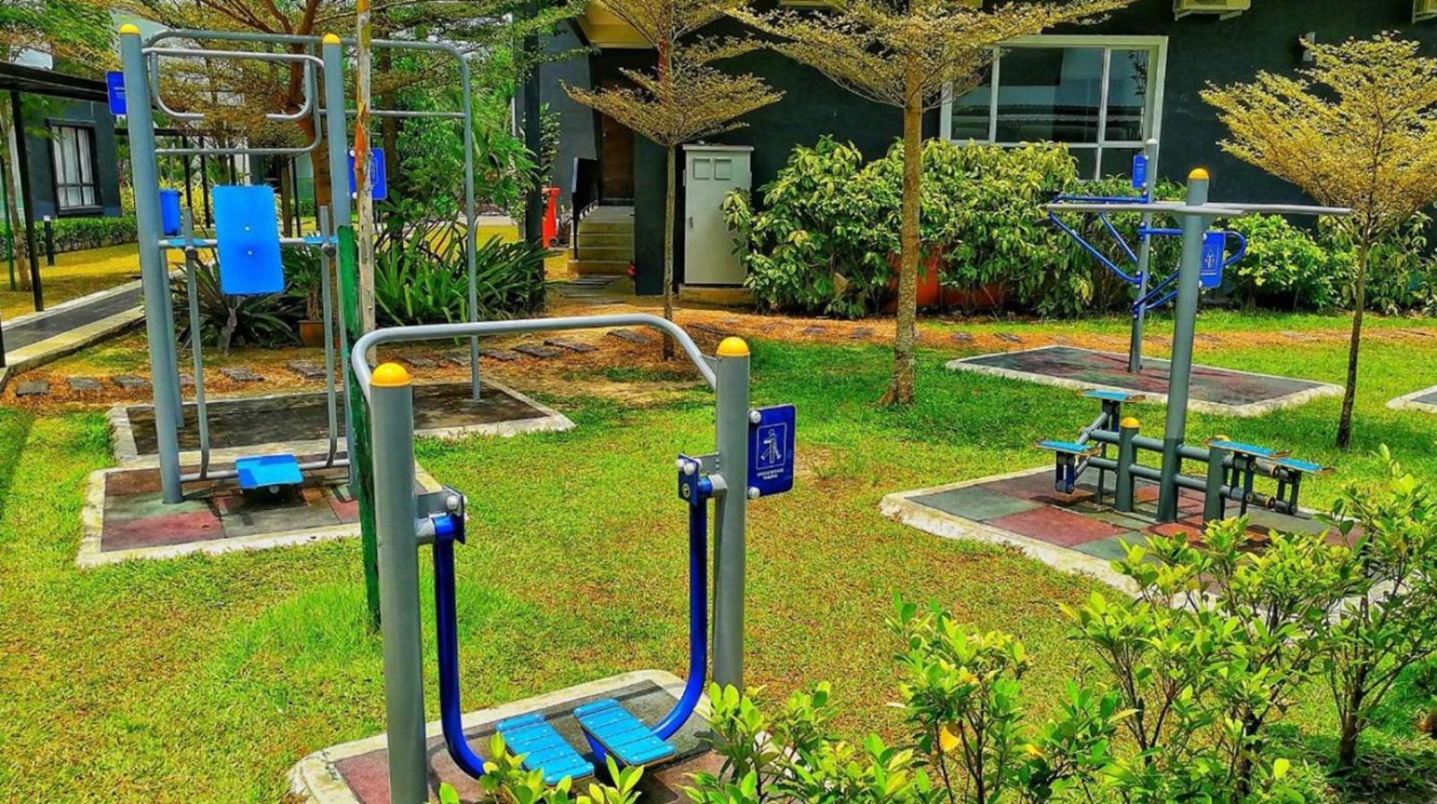 Apartemen Waterpark Manhattan Premium By Iwh *